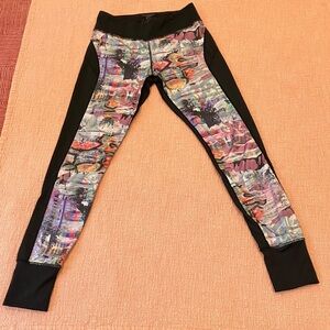Samsara Yoga small wm’s  Black and Multicolor Patterned Leggings